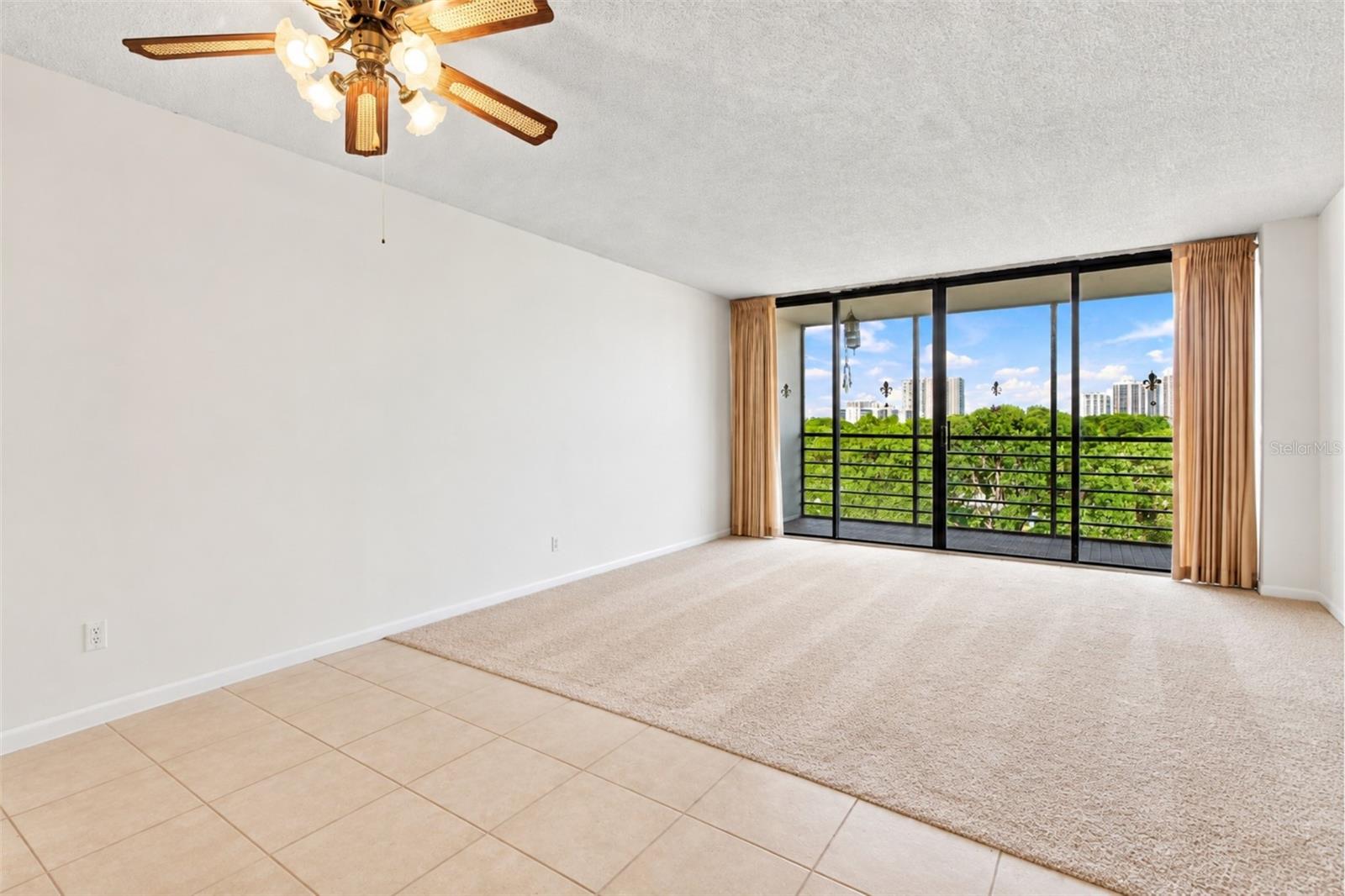 20400 W COUNTRY CLUB DRIVE 609