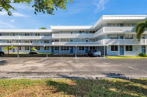 Photo of 4720 Locust Street NE #206, St Petersburg, FL 33703 (MLS # TB8366542)