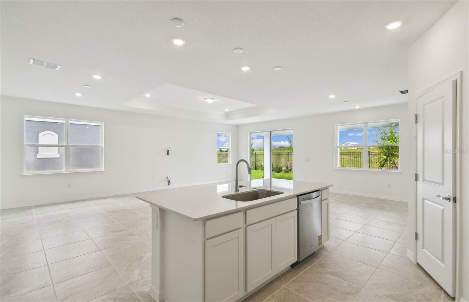 1245 LAKERIDGE WAY