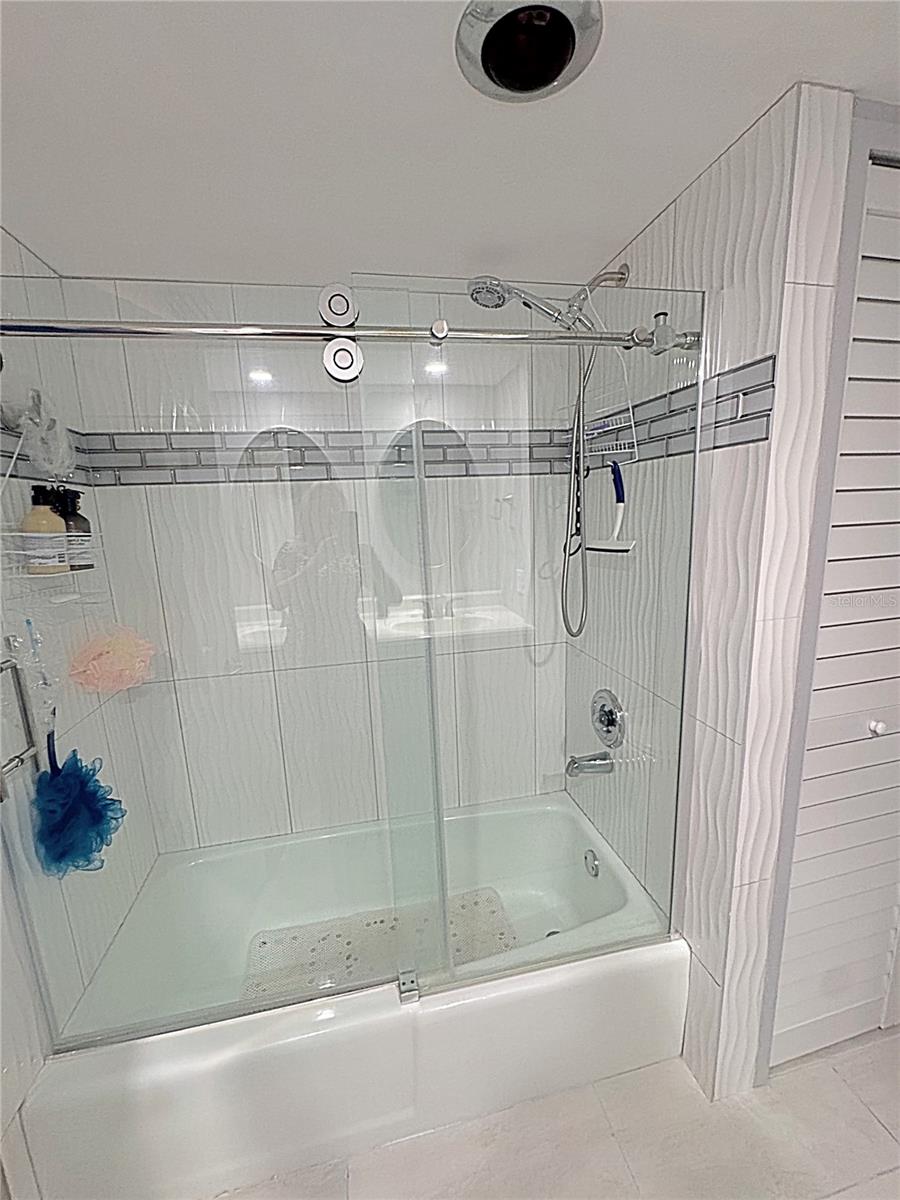 STARBOARD TOWER - Residential Lease