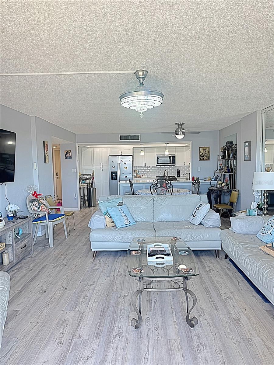 STARBOARD TOWER - Residential Lease