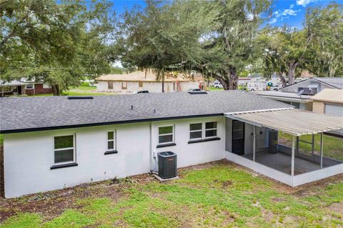 A home in LAKELAND