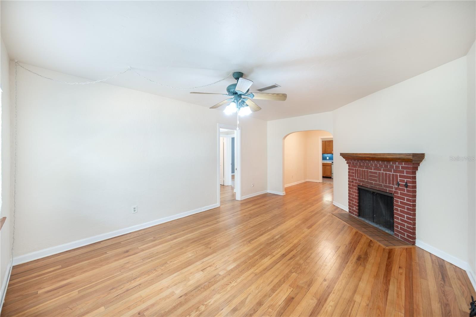 1225 GOLFVIEW STREET