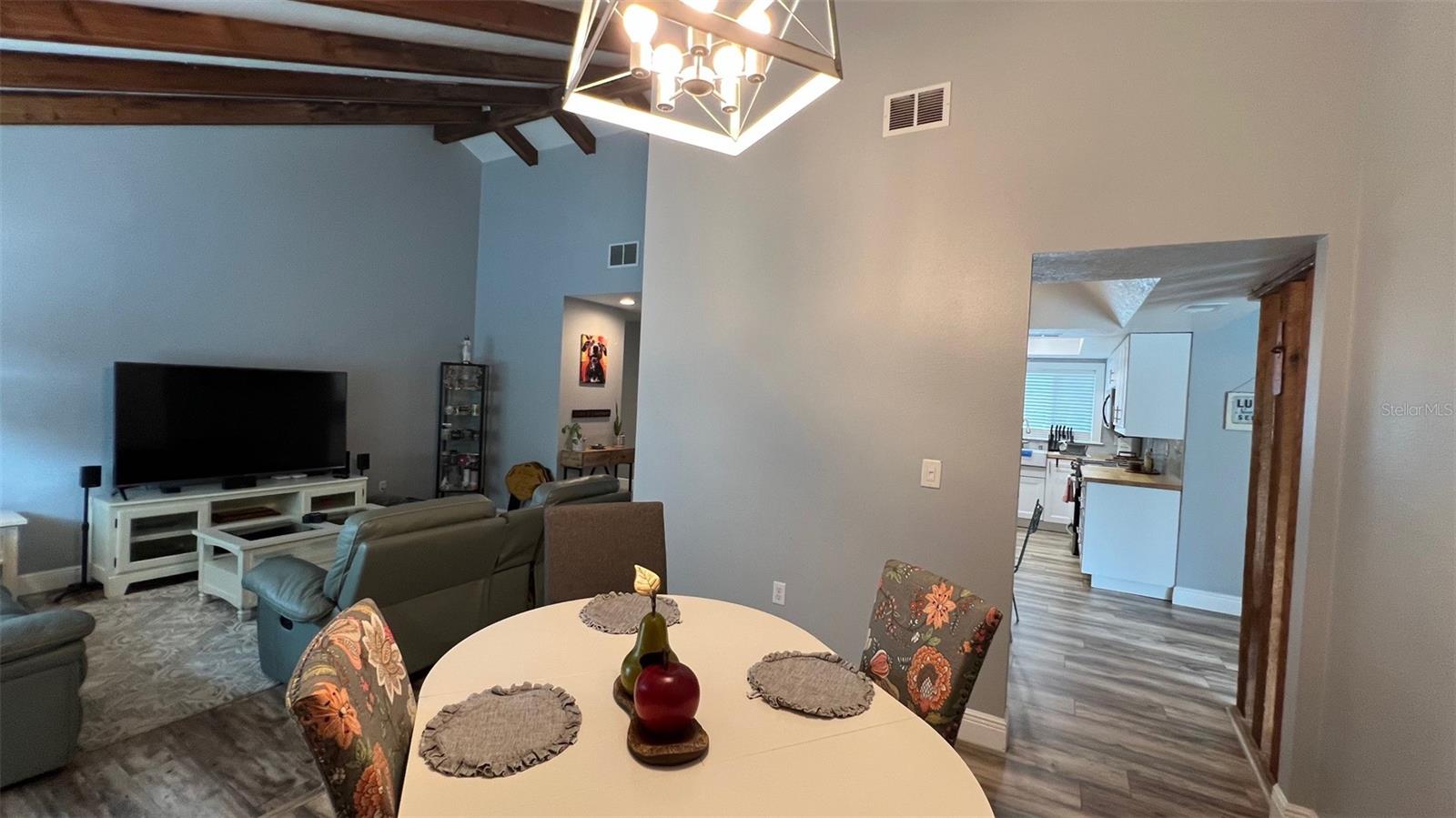 VALENCIA WOOD ESTS 1ST ADD - Residential
