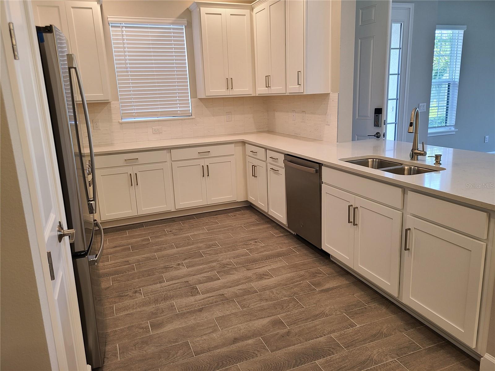 AZARIO ESPLANADE PH II SUBPH C-O - Residential Lease