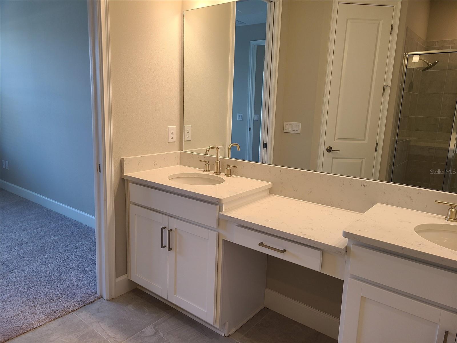 AZARIO ESPLANADE PH II SUBPH C-O - Residential Lease