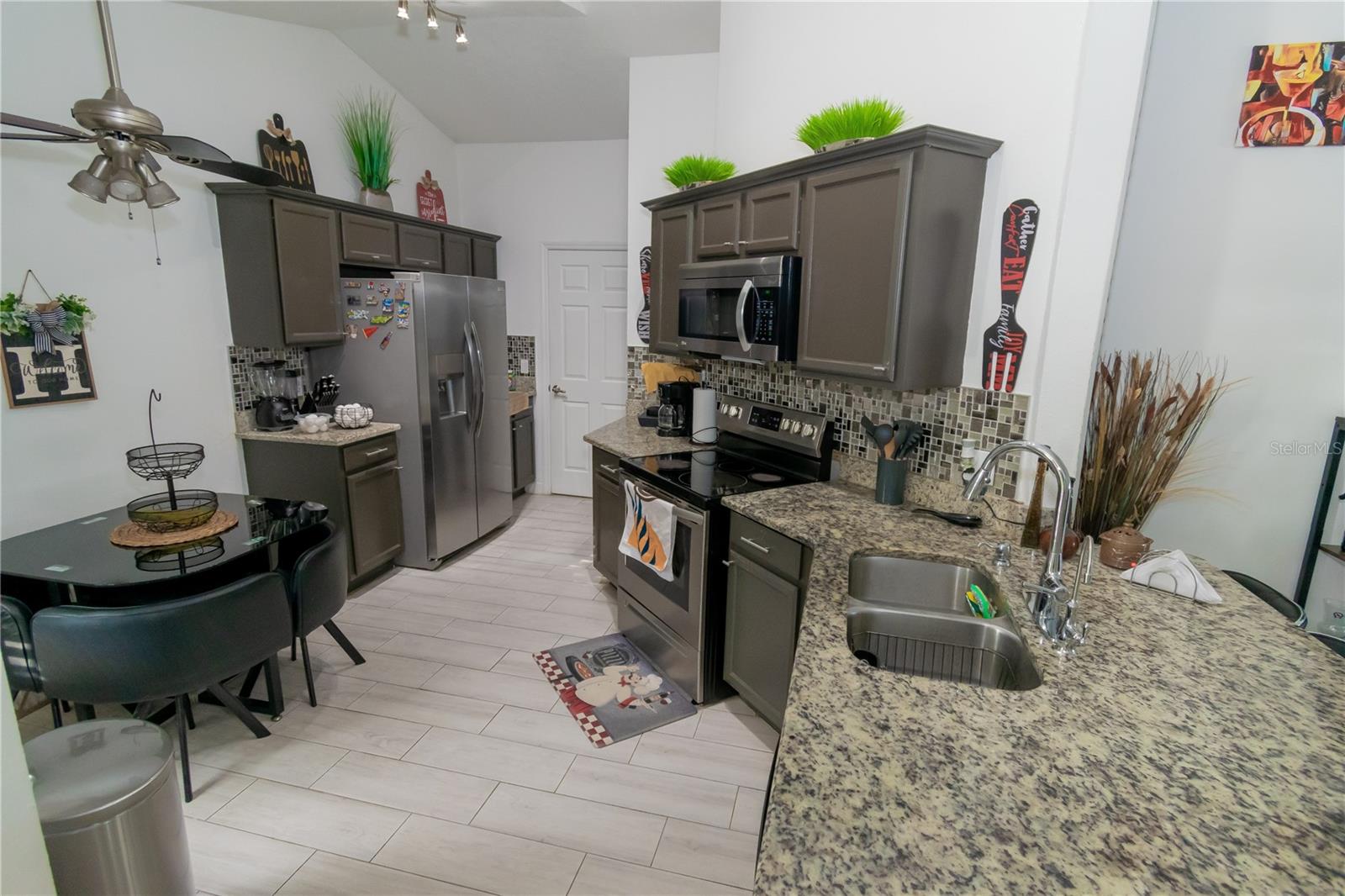 2822 MOULTRIE CREEK DRIVE