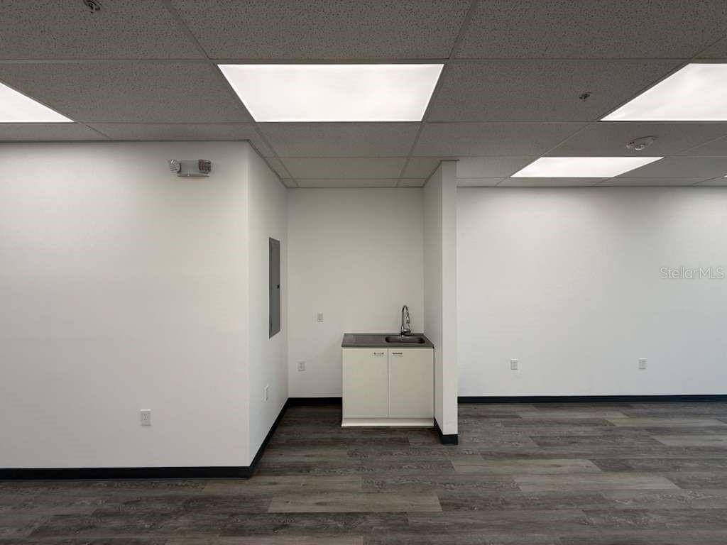 VILLAGE/HUNTERS CRK BLDG O - Commercial Lease