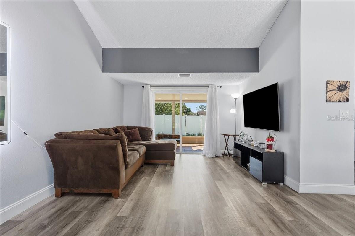7603 WOODLAND OAKS COURT