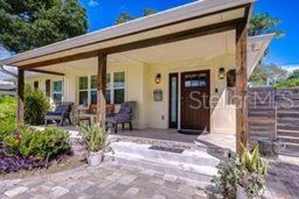 Photo of 1013 W Berry Avenue, Tampa, FL 33603 (MLS # TB8434125)