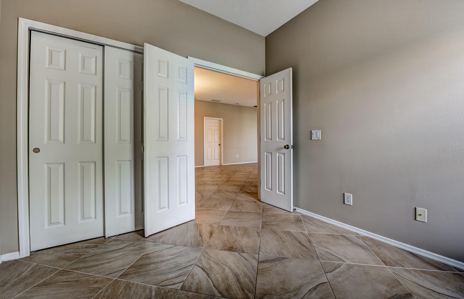 WOODMERE LAKES - Residential