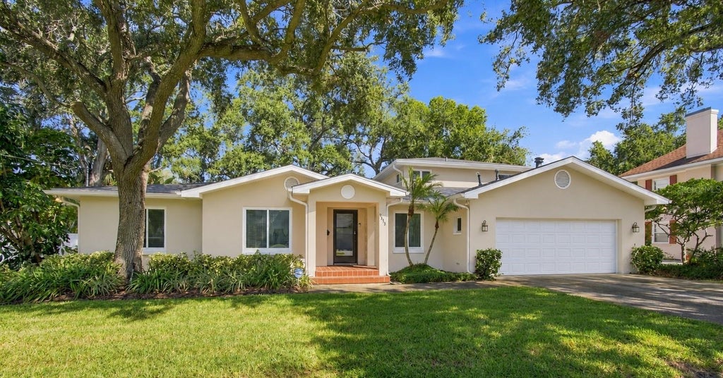 Photo of 3913 W Barcelona Street, Tampa, FL 33629 (MLS # TB8561824)