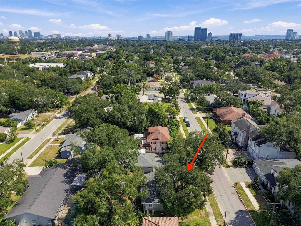 Photo of 3913 W Barcelona Street, Tampa, FL 33629 (MLS # TB8561824)