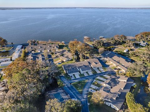 A home in TAVARES