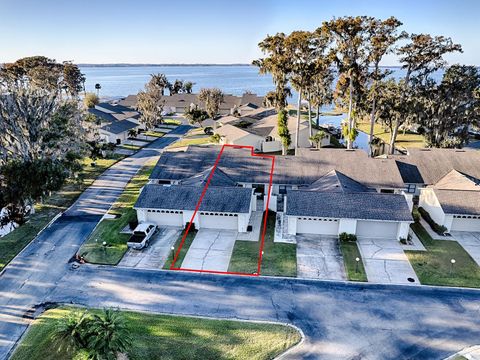 A home in TAVARES