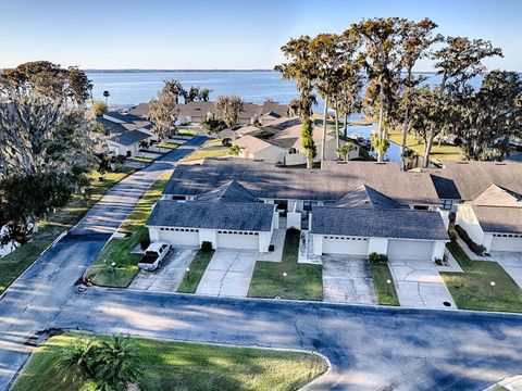 A home in TAVARES