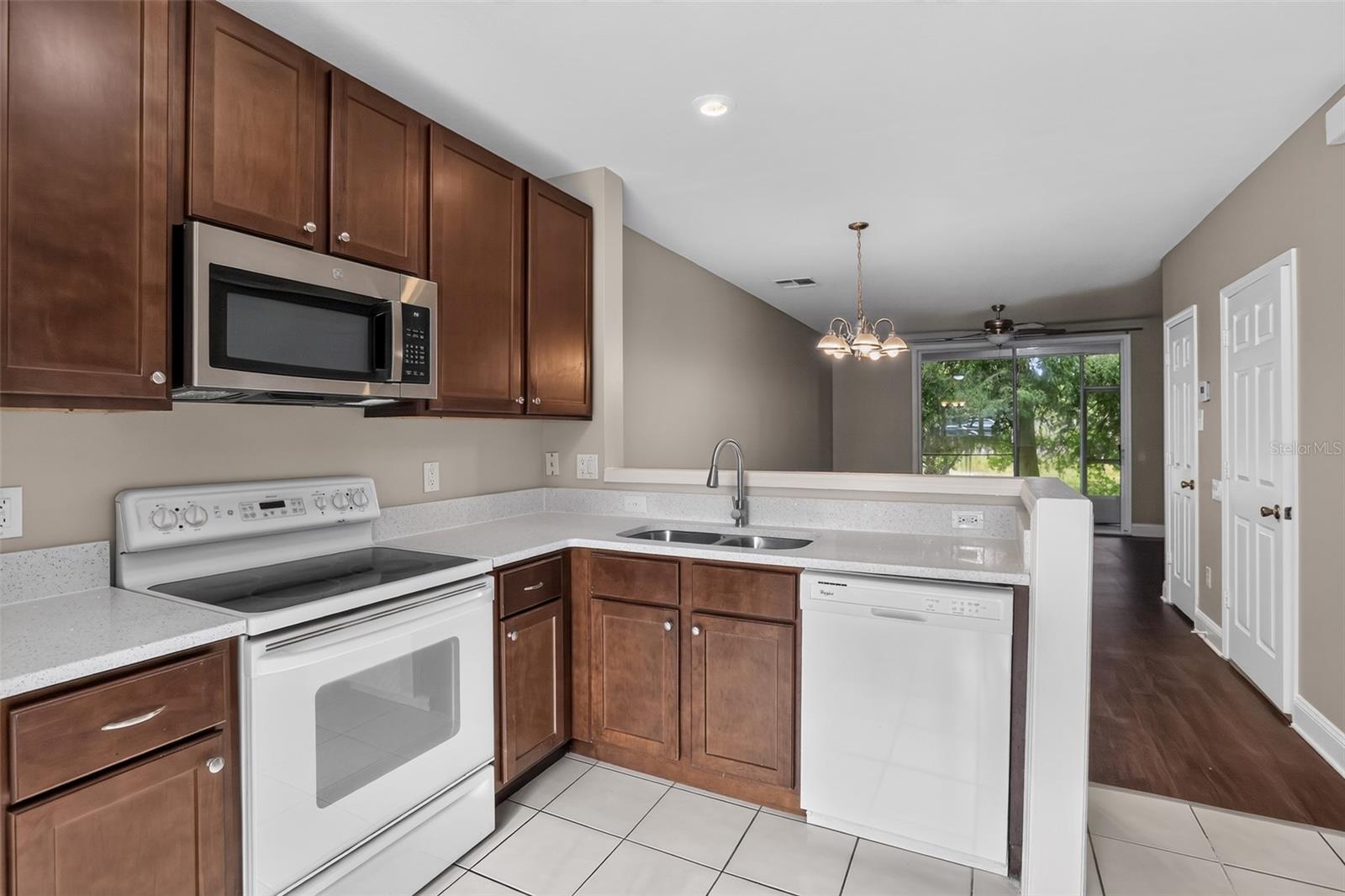 866 VINELAND PLACE