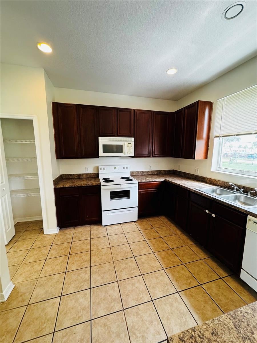 890 MCINNIS COURT