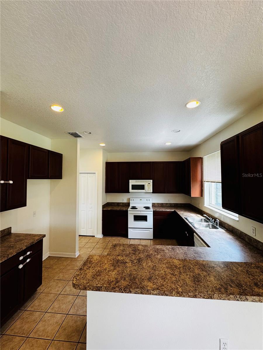 890 MCINNIS COURT