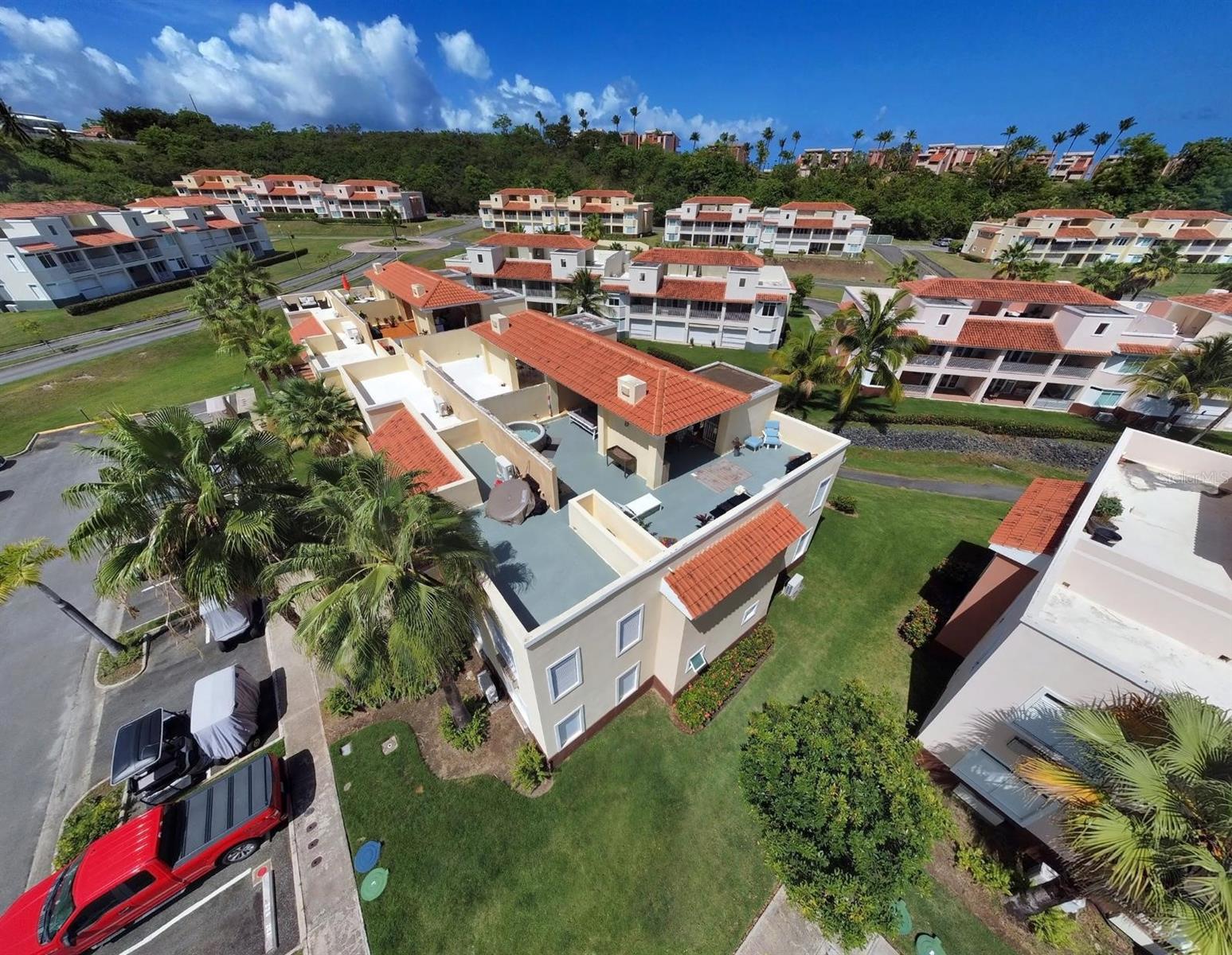 CONDOMINIO HARBOUR LAKES - Residential