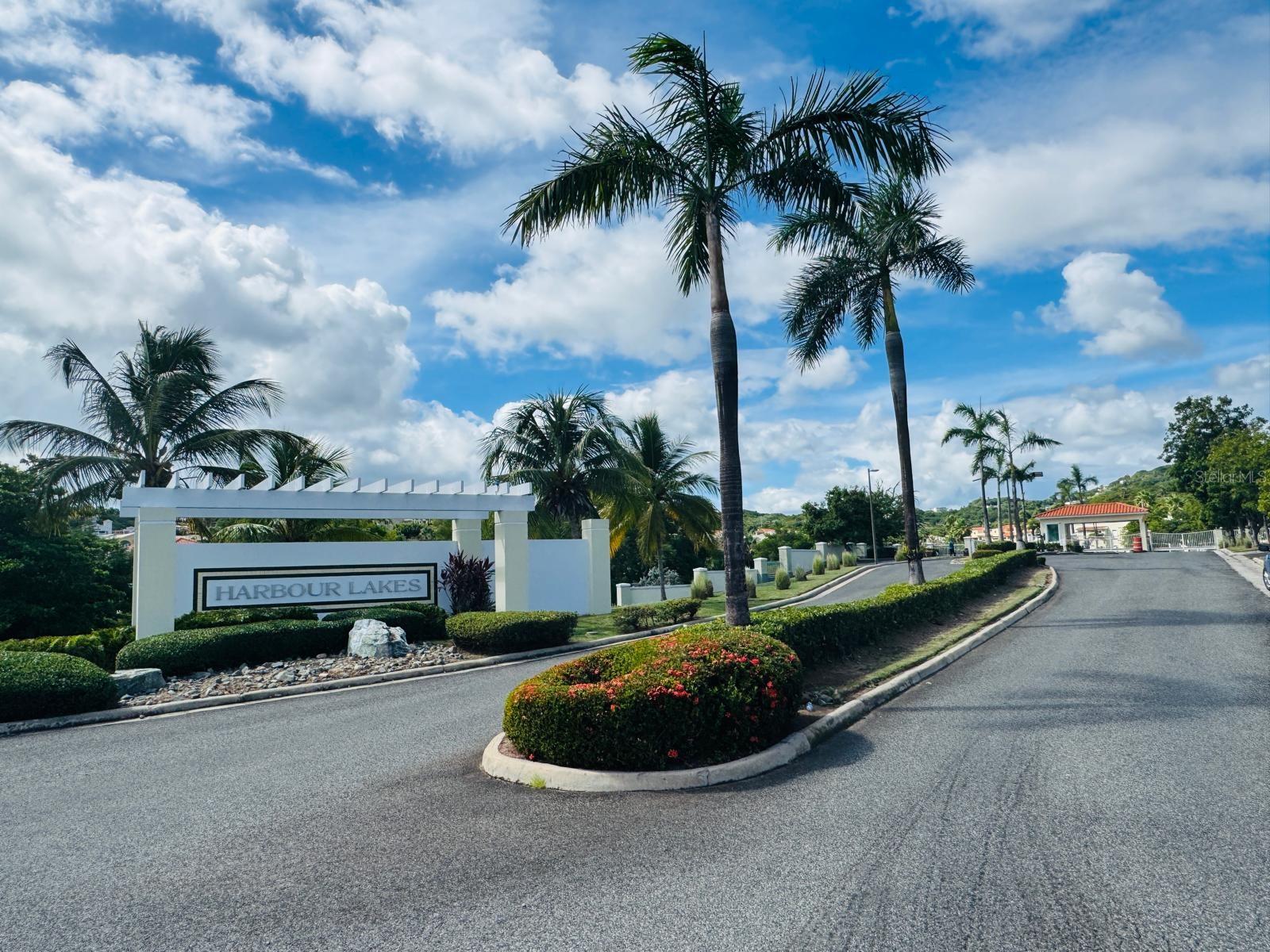 CONDOMINIO HARBOUR LAKES - Residential