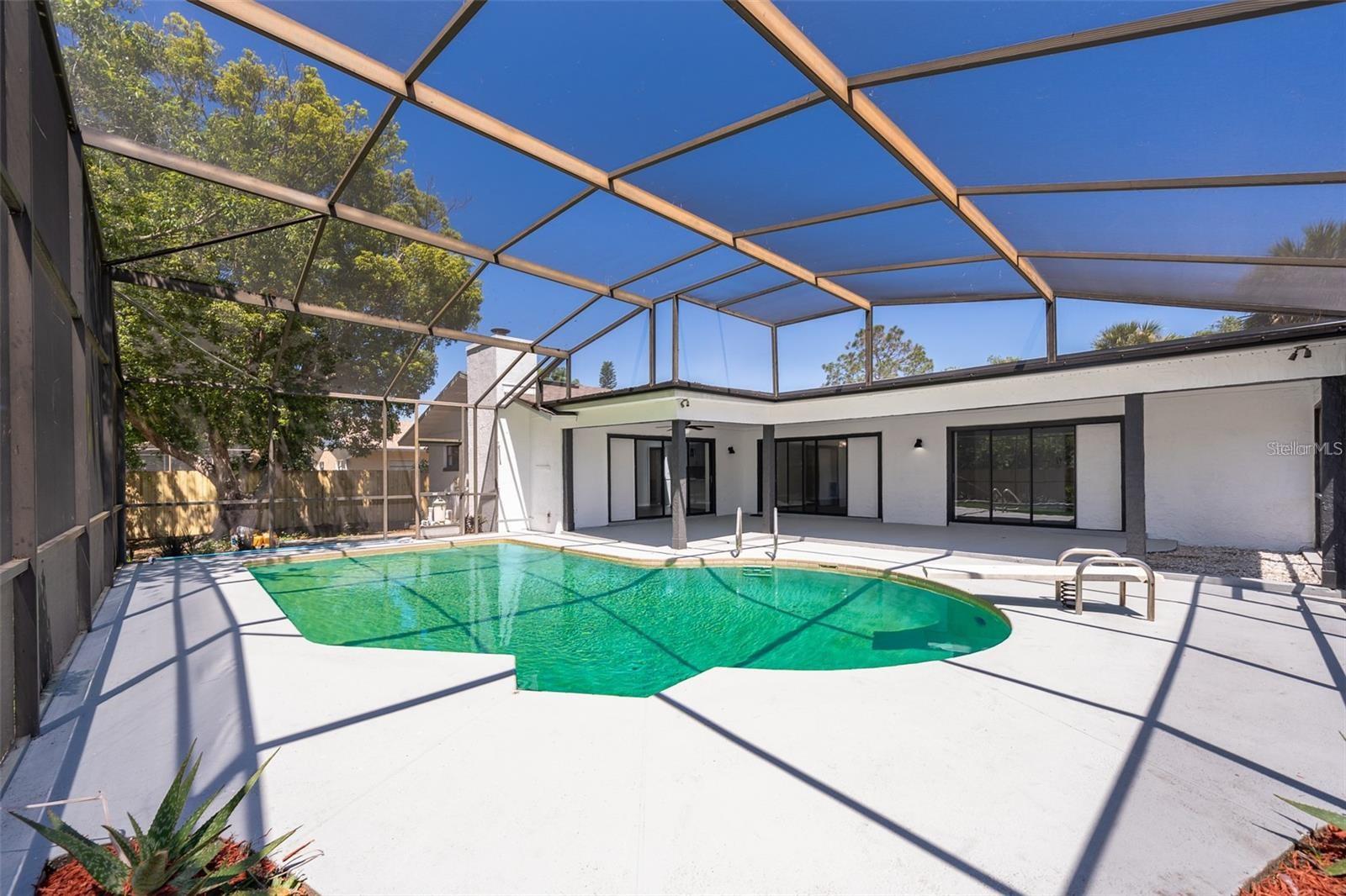 713 COACH LIGHT DRIVE