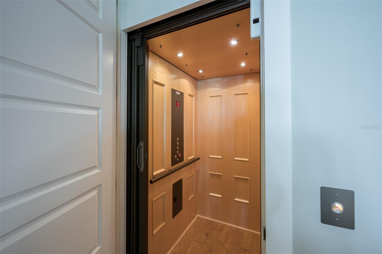 HOLMES BEACH 12TH UNIT - Residential