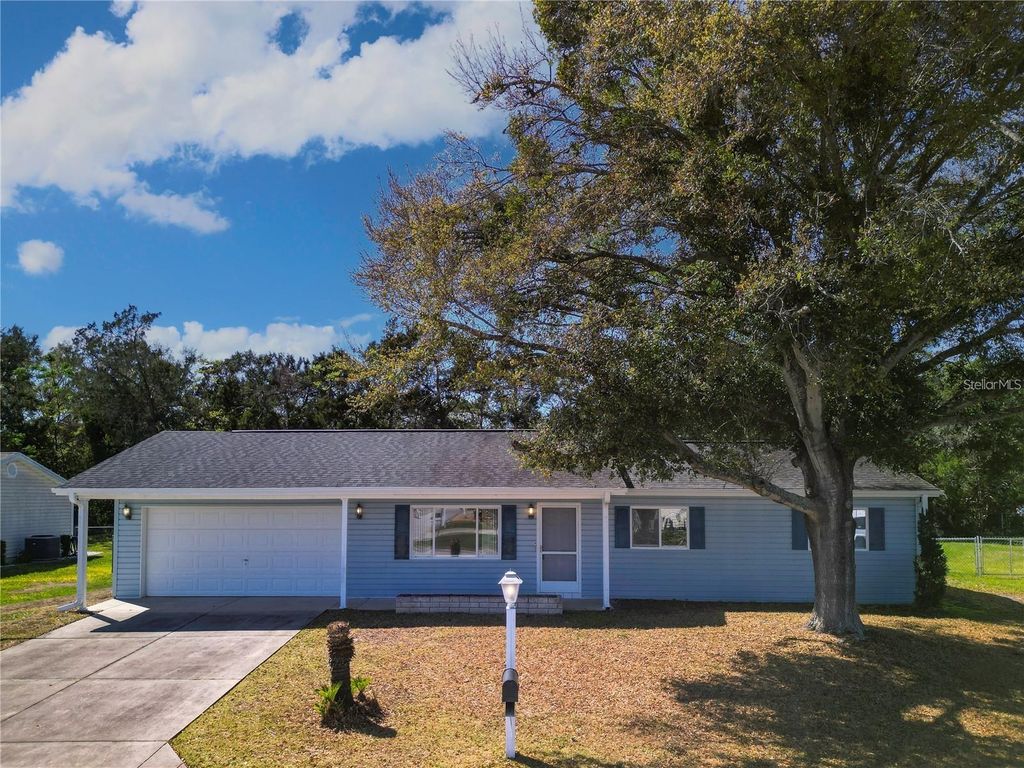 Photo of 10677 SE 174th Loop, Summerfield, FL 34491 (MLS # OM710900)