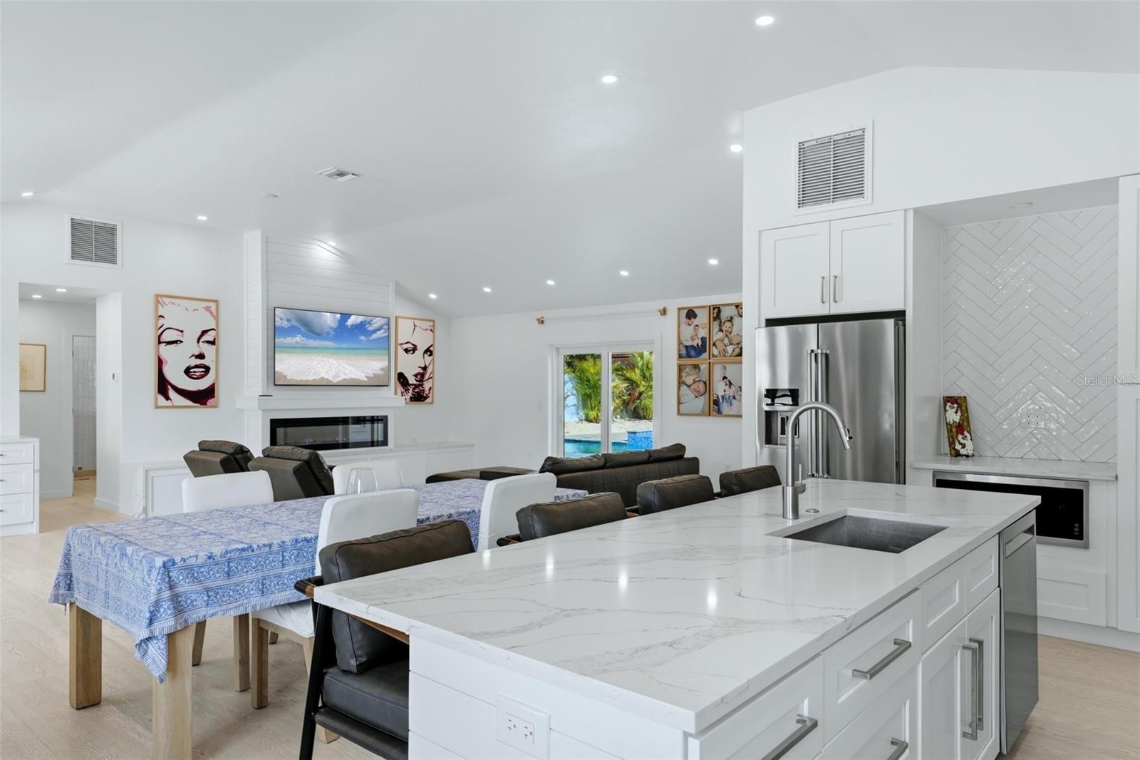 RINGLING BLVD SUB - Residential