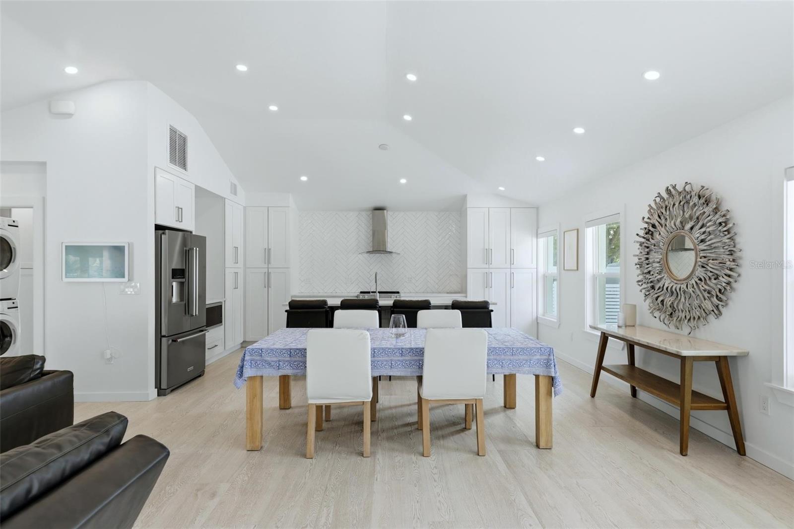 RINGLING BLVD SUB - Residential