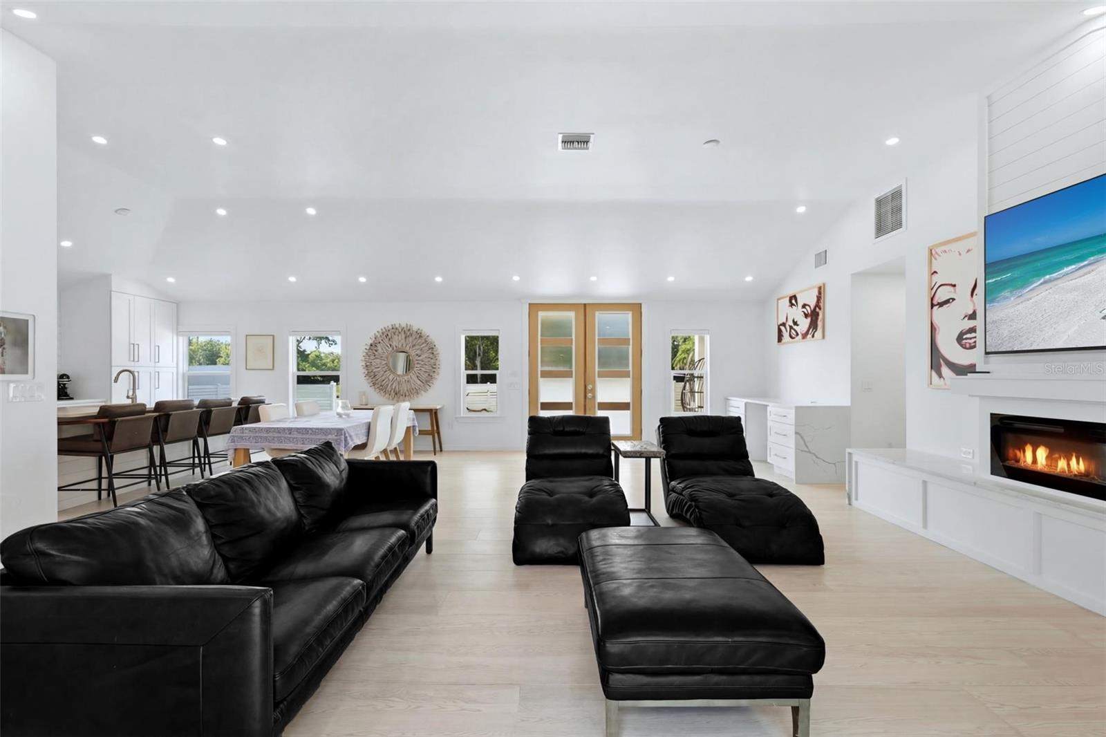 RINGLING BLVD SUB - Residential