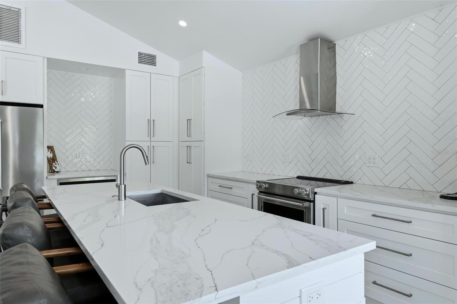 RINGLING BLVD SUB - Residential