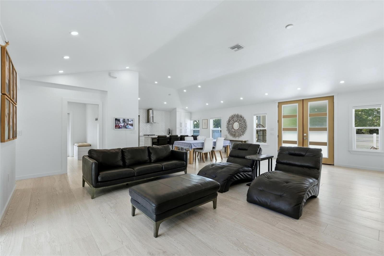 RINGLING BLVD SUB - Residential