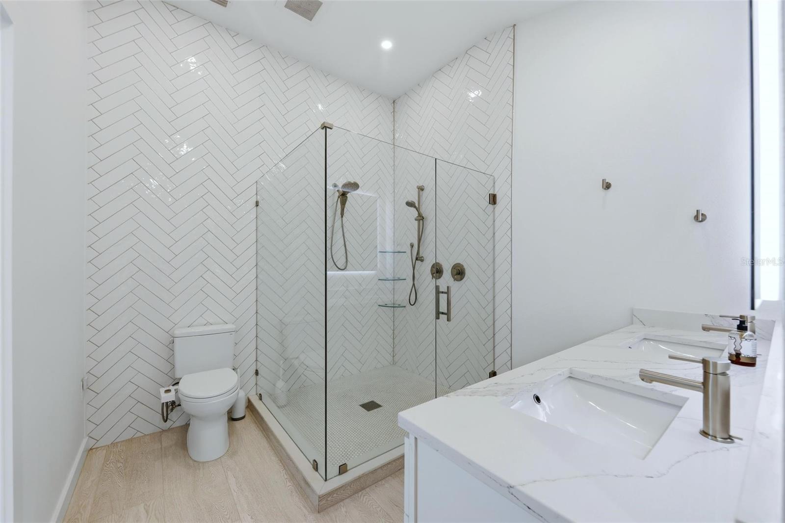 RINGLING BLVD SUB - Residential