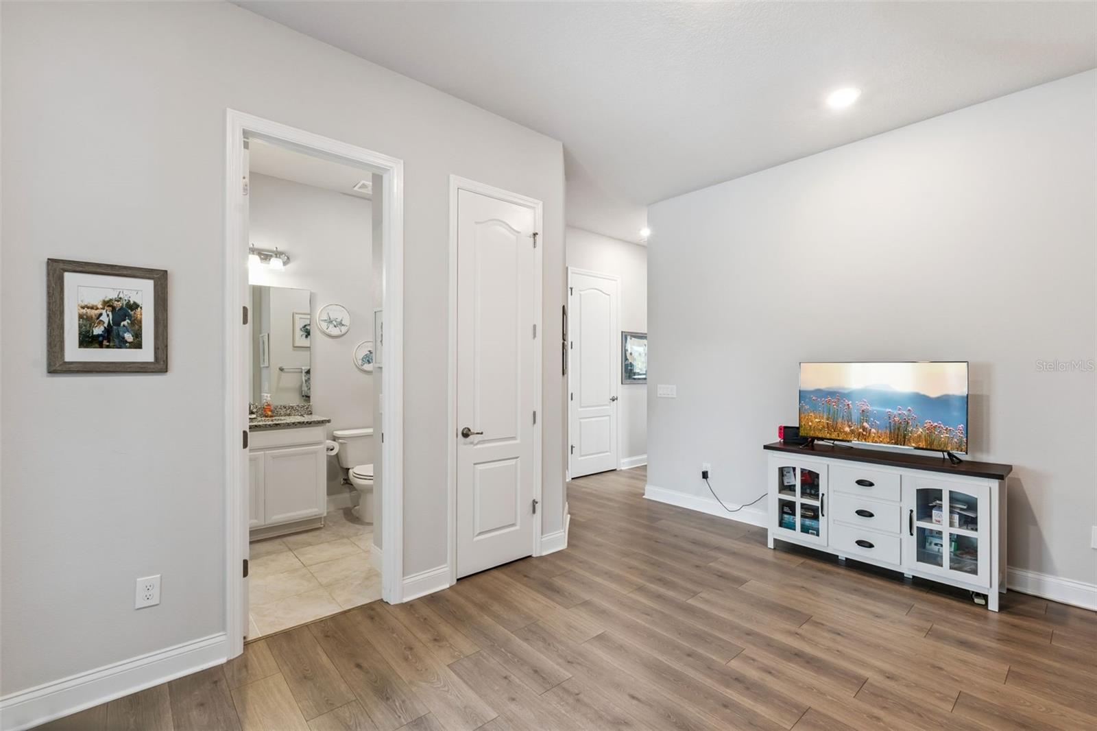 JOHNS LAKE LNDG PH 5 - Residential