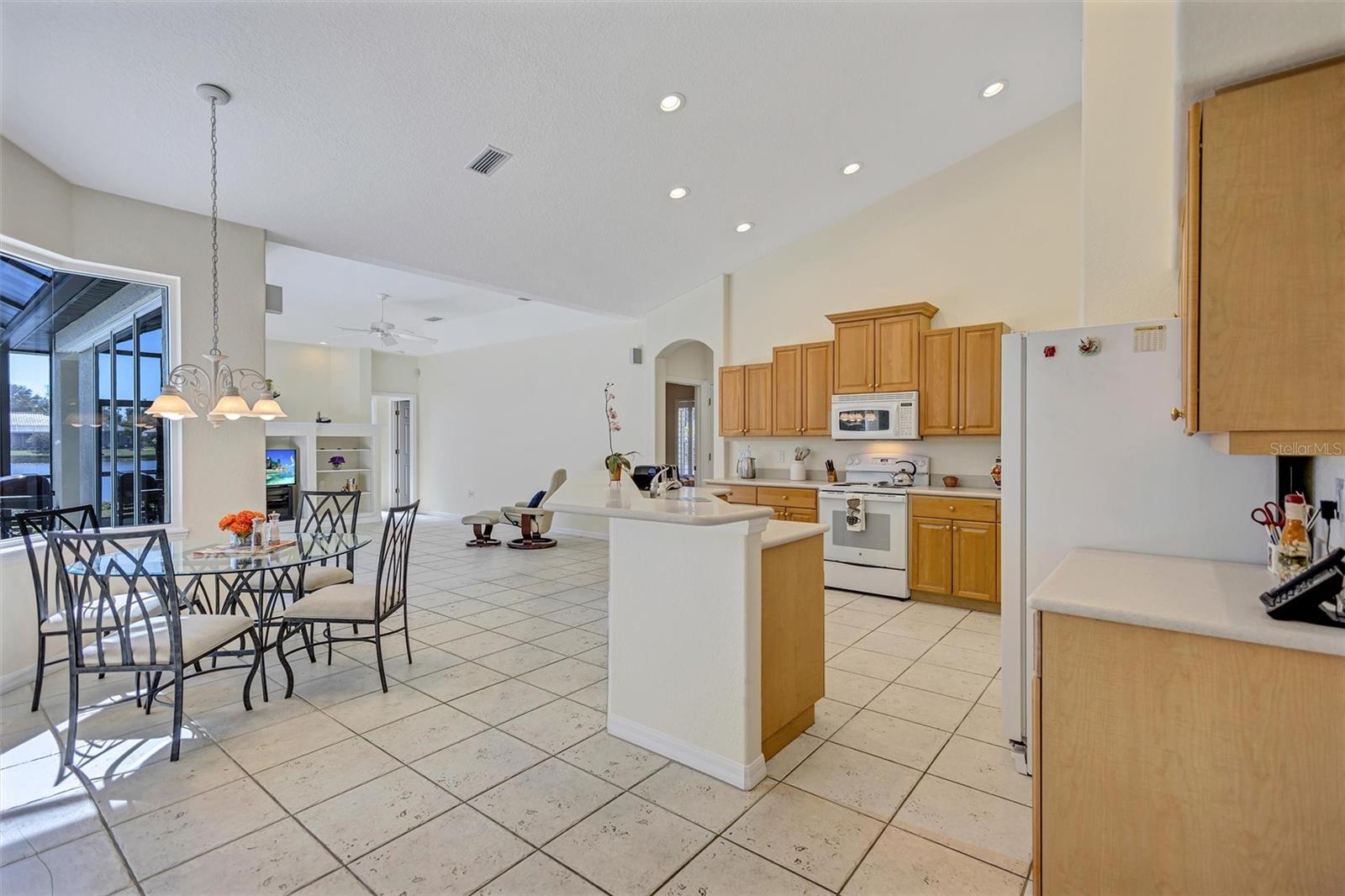 THREE OAKS - Residential