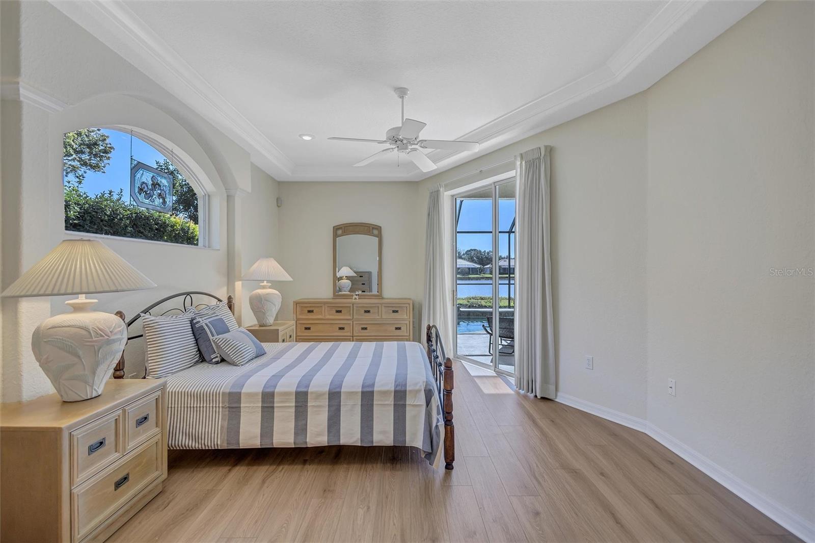 THREE OAKS - Residential