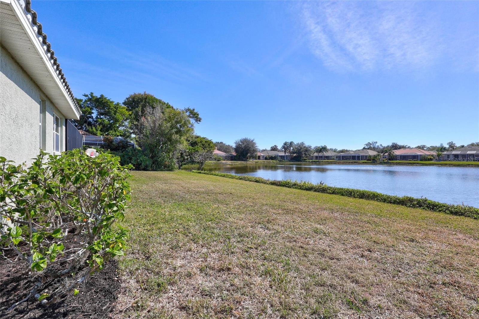 THREE OAKS - Residential