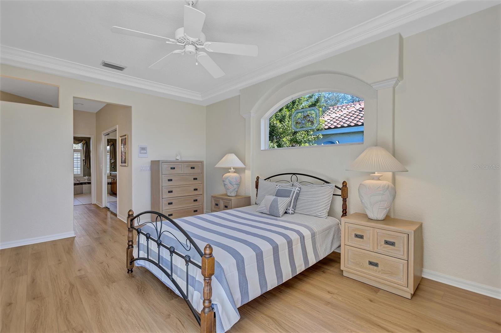 THREE OAKS - Residential