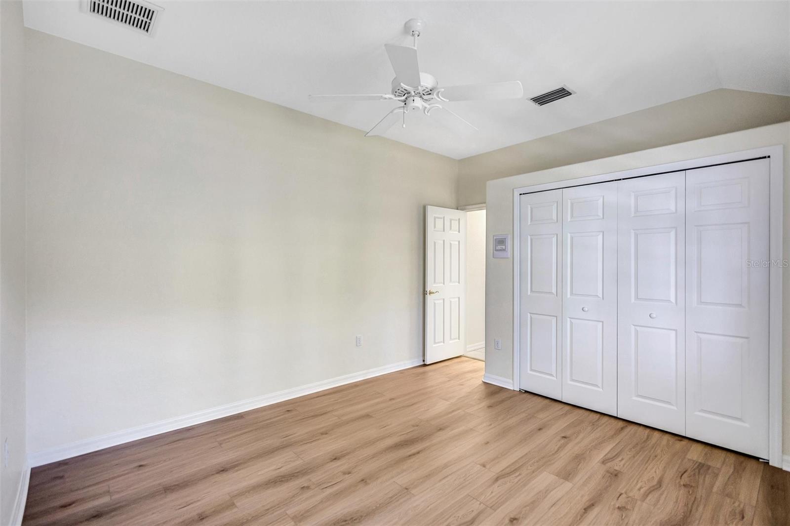 THREE OAKS - Residential