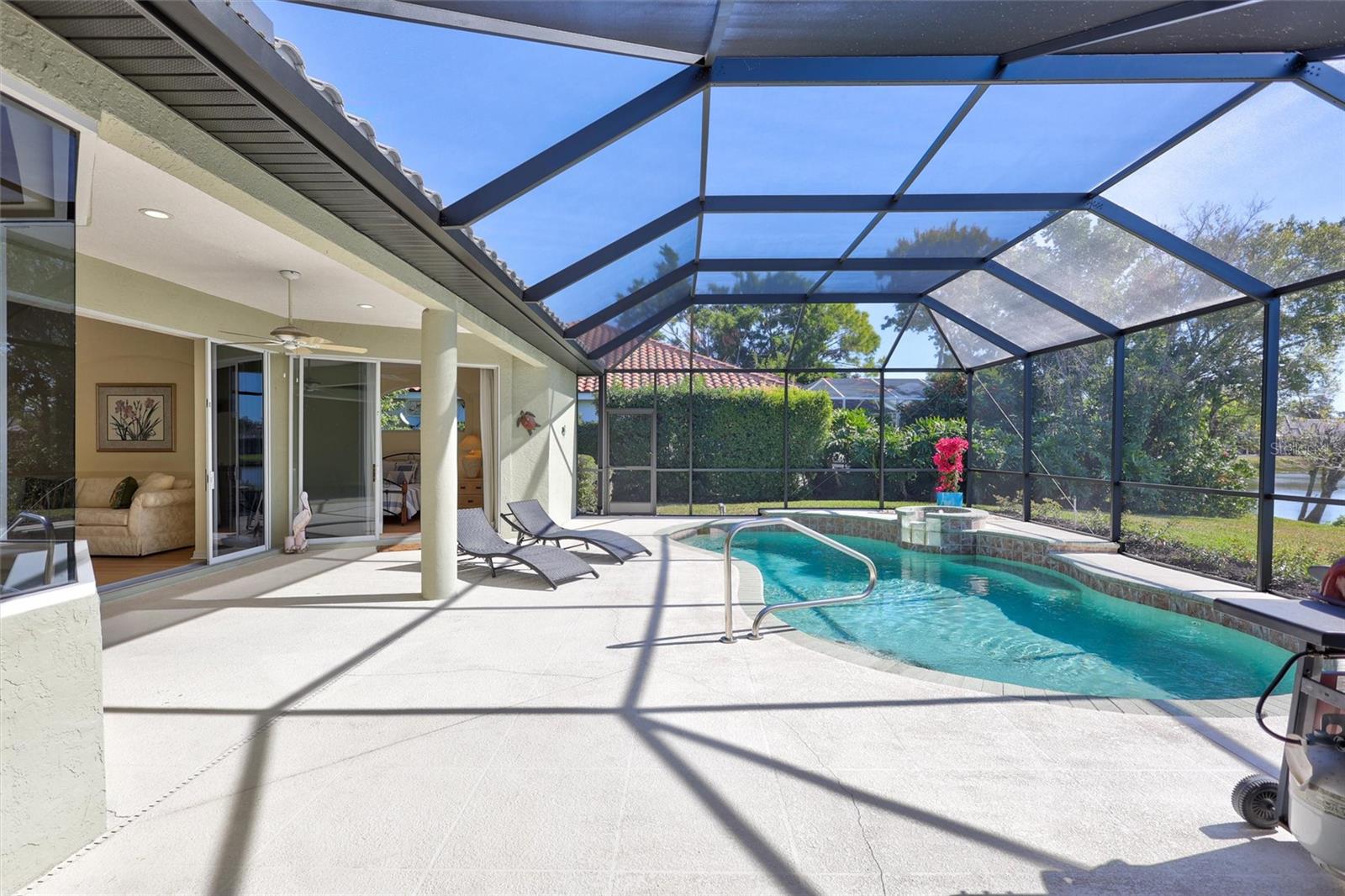 THREE OAKS - Residential