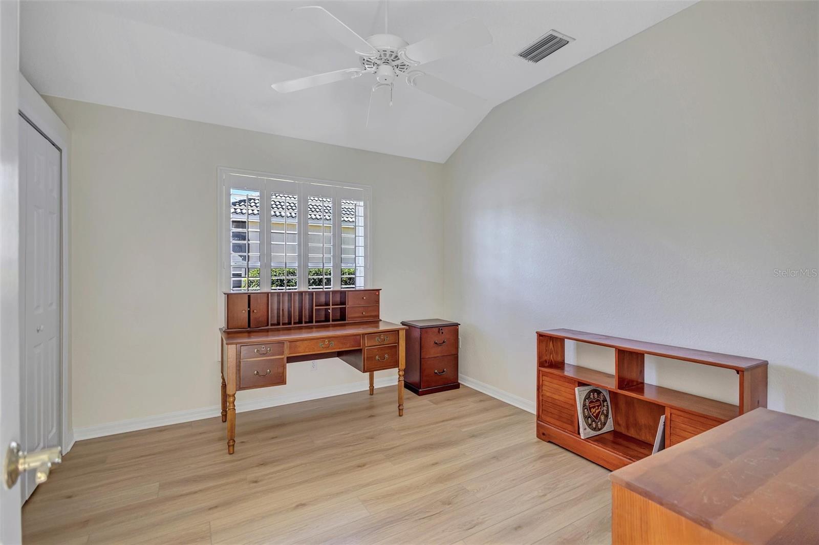 THREE OAKS - Residential