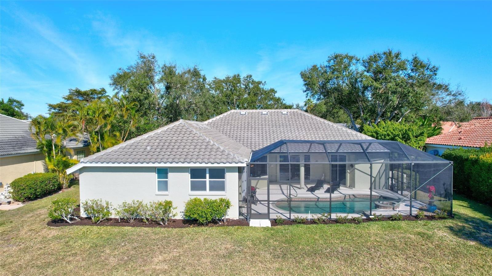 THREE OAKS - Residential