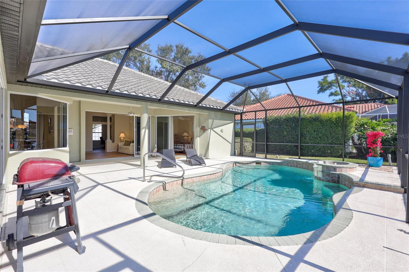 THREE OAKS - Residential