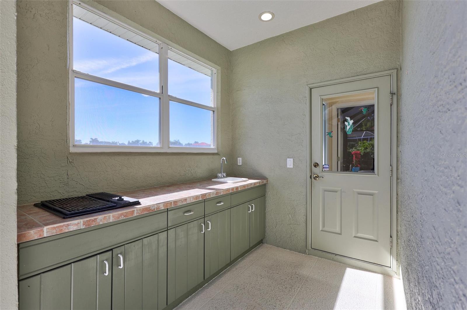 THREE OAKS - Residential