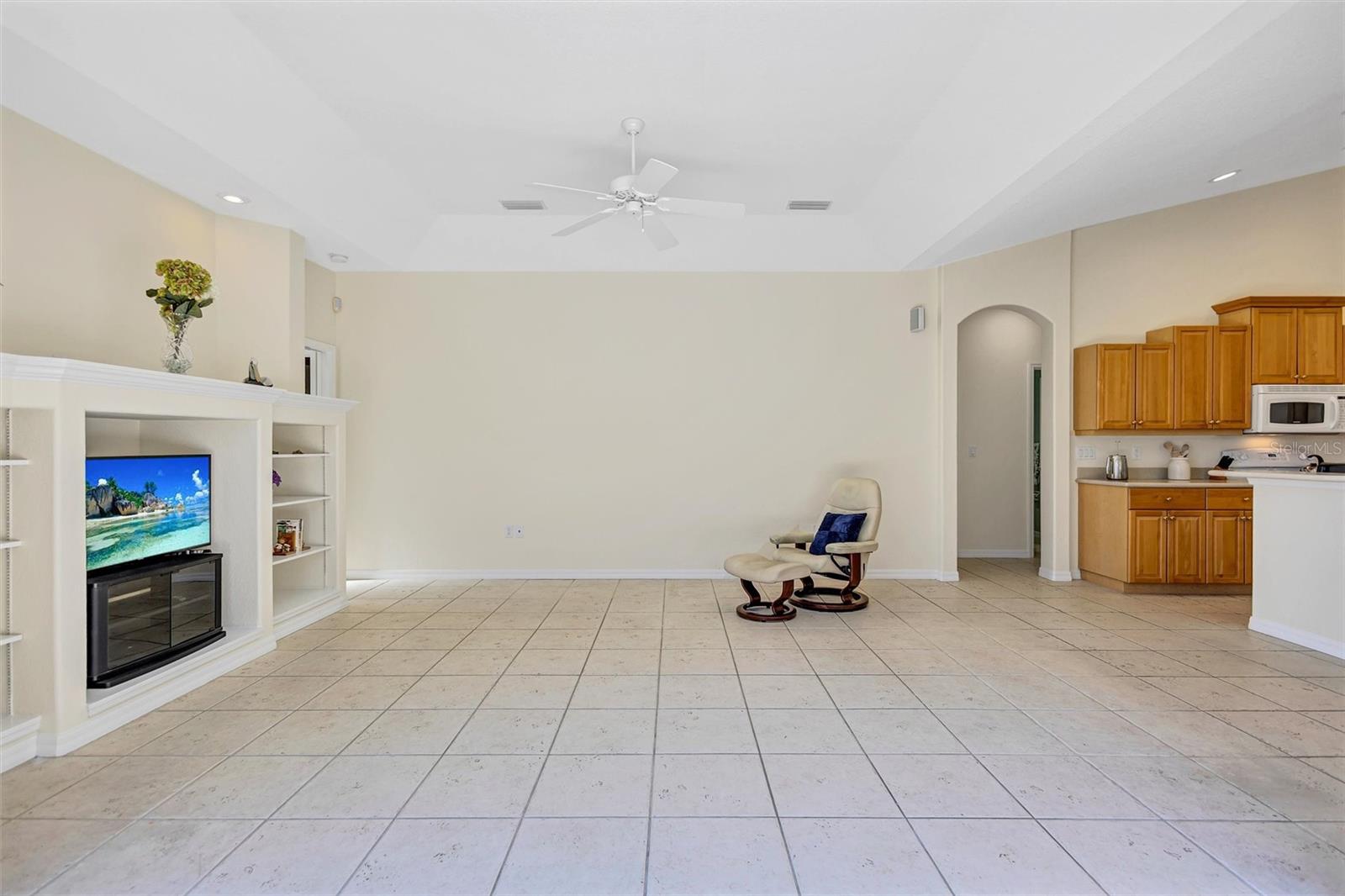 THREE OAKS - Residential