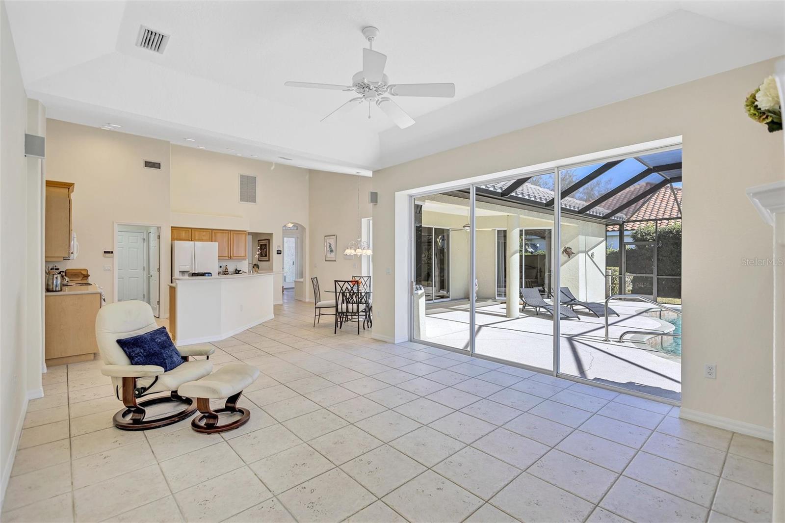 THREE OAKS - Residential