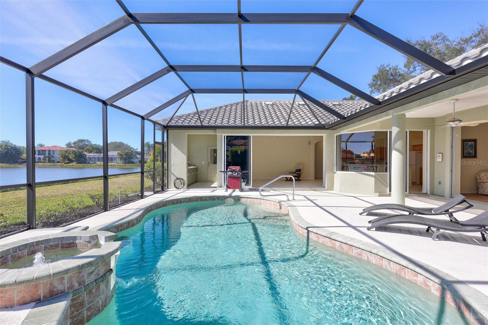 THREE OAKS - Residential