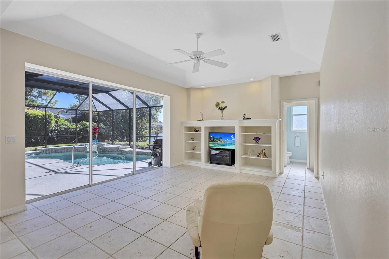 THREE OAKS - Residential