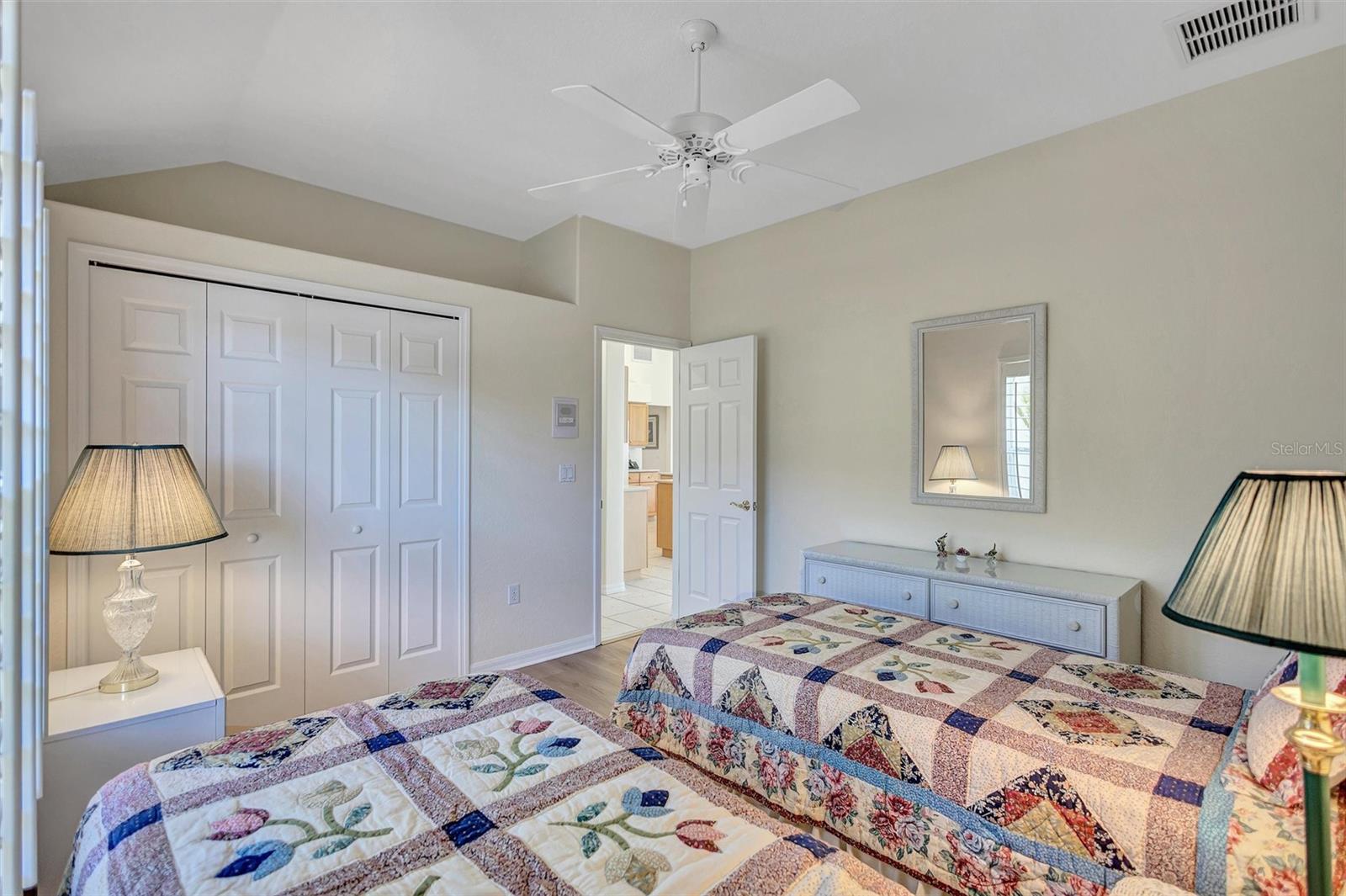 THREE OAKS - Residential